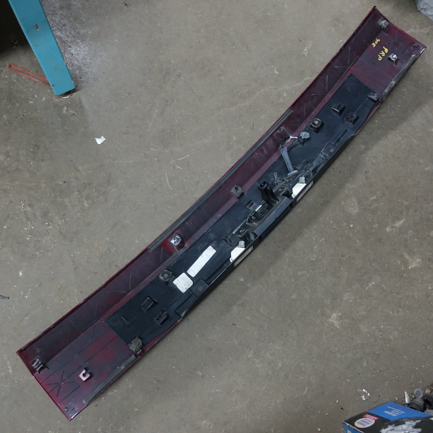 Damage 2011 2012 2013 2014 Dodge Caravan Gate Hatch Emblem Handle Trim Molding