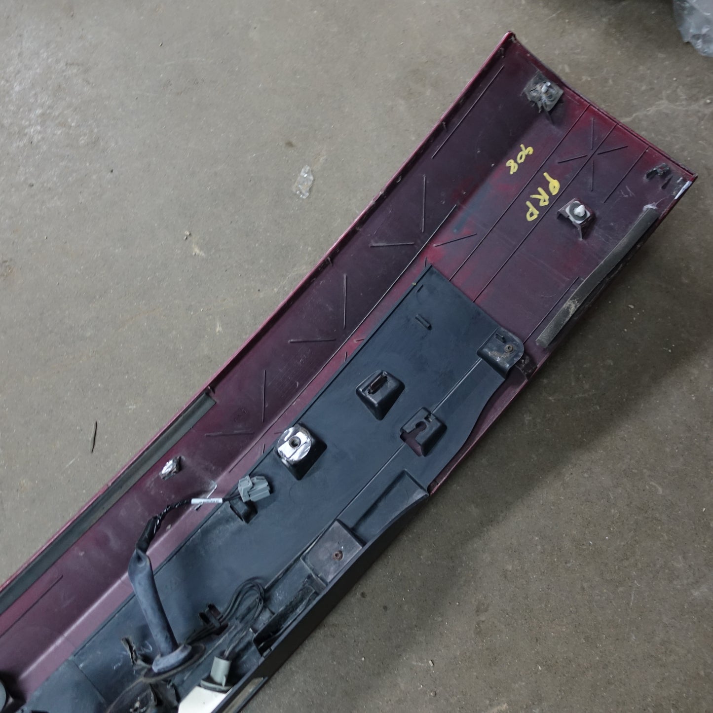 Damage 2011 2012 2013 2014 Dodge Caravan Gate Hatch Emblem Handle Trim Molding