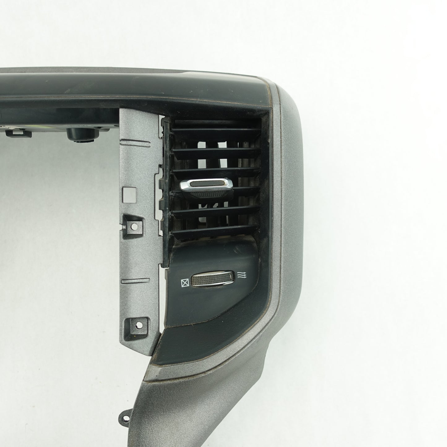 Damage 2019 2020 2021 2022 2023 Ram 1500 2500 3500 Center Dash Radio Vent Trim Bezel