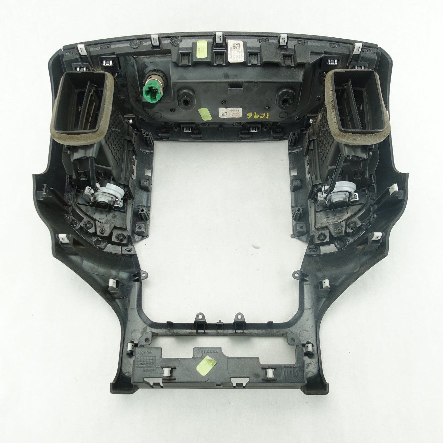 Damage 2019 2020 2021 2022 2023 Ram 1500 2500 3500 Center Dash Radio Vent Trim Bezel