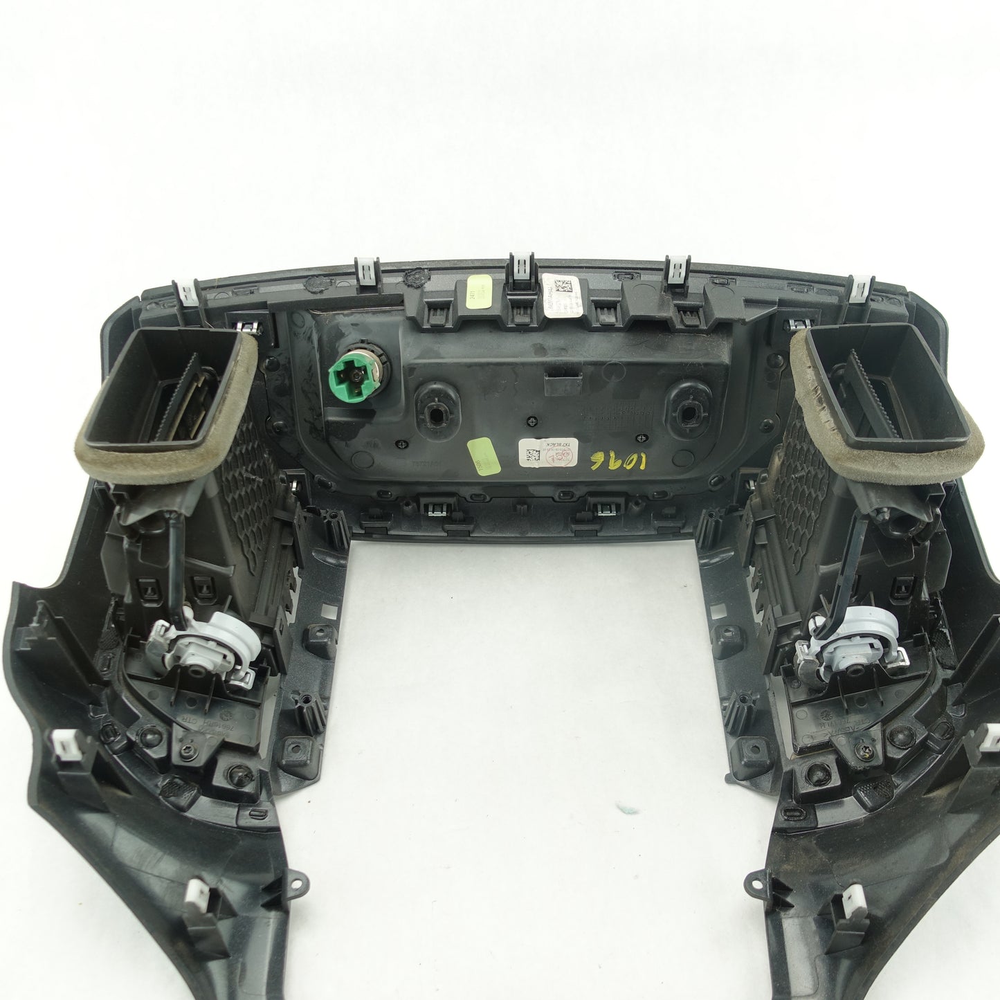 Damage 2019 2020 2021 2022 2023 Ram 1500 2500 3500 Center Dash Radio Vent Trim Bezel