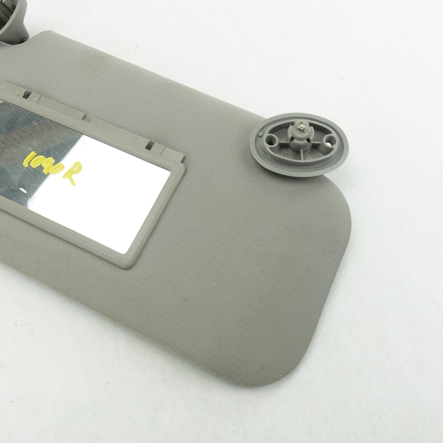 Damage 2006 2007 2008 2009 Pontiac Torrent Passenger Right Sunvisor Sun Visor