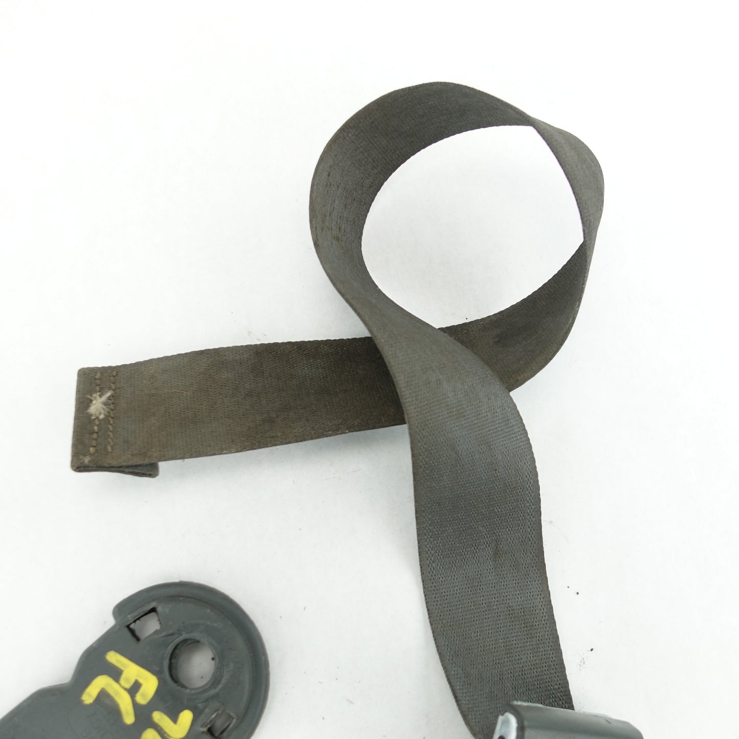 Damage 2003 2004 2005 2006 Silverado Sierra Front Center Jump Seat Belt