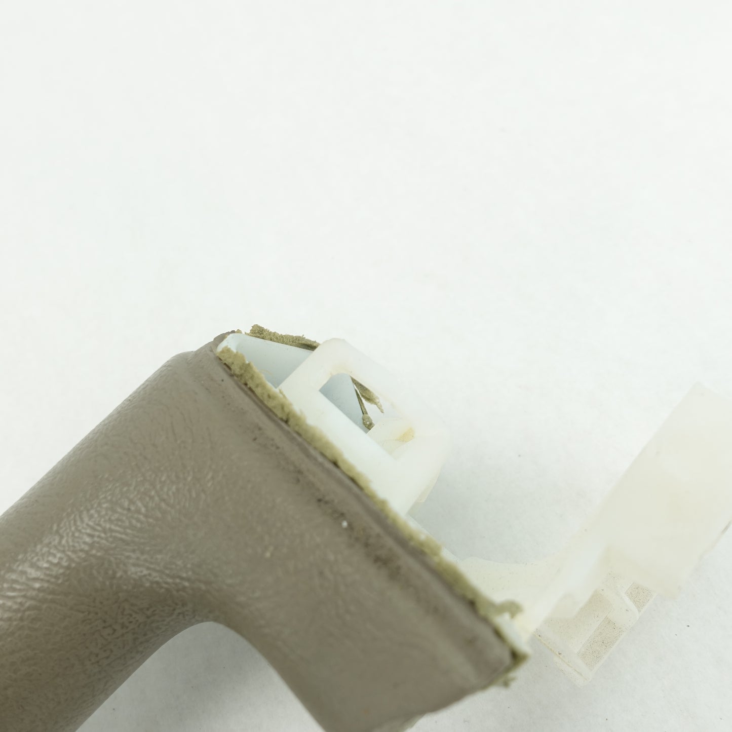 Damage 2003 2004 2005 Yukon Passenger Right Front Door Handle Armrest Arm Rest