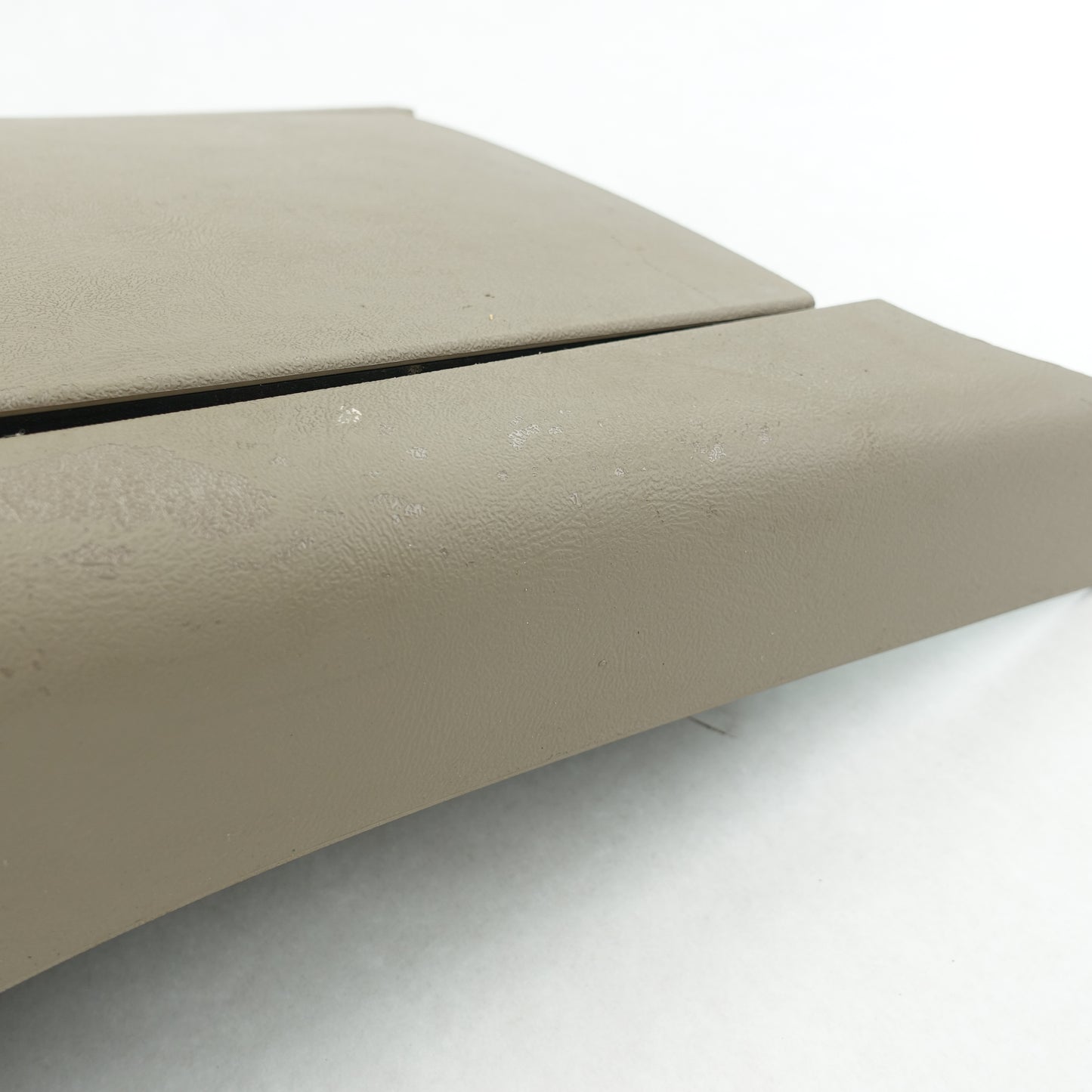 Damage 03 2004 2005 2006 GMC Yukon XL Center Console Rear Panel Cup Holder Vent