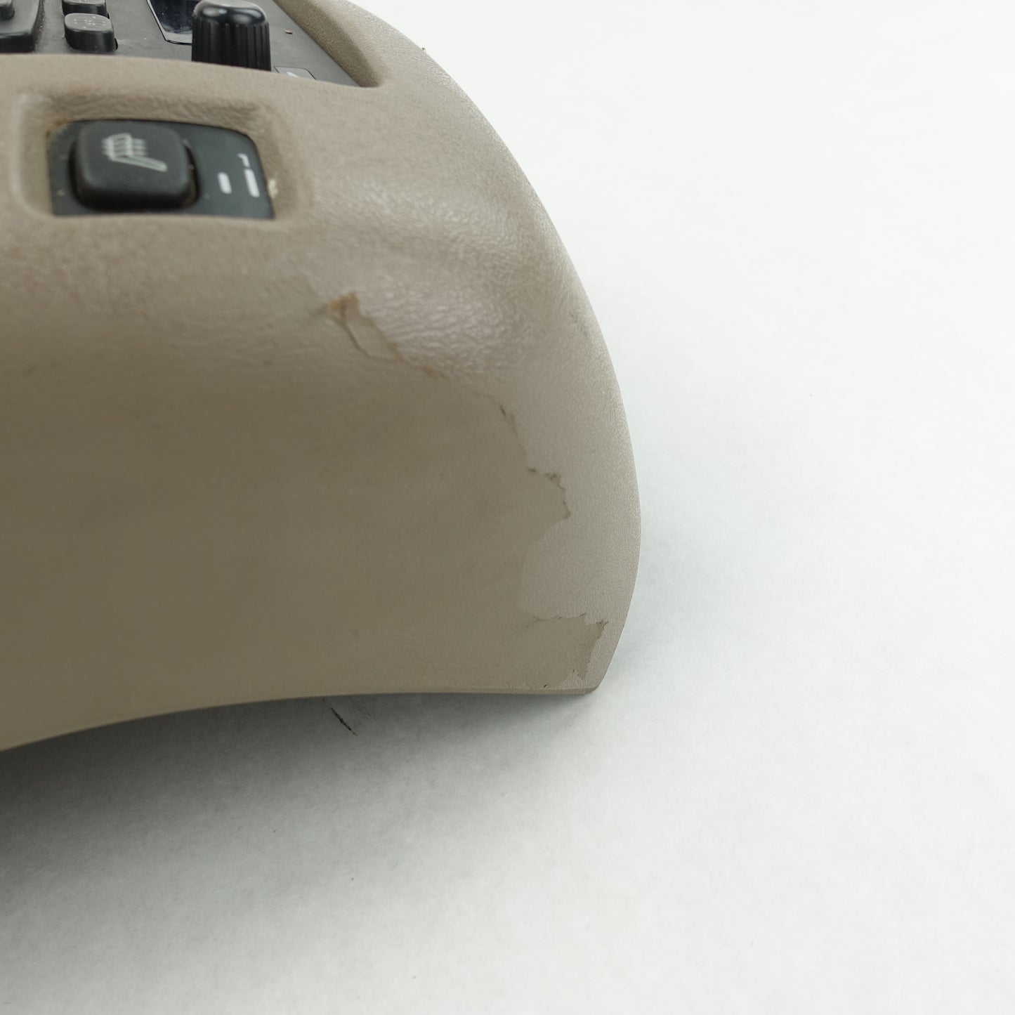 Damage 03 2004 2005 2006 GMC Yukon XL Center Console Rear Panel Cup Holder Vent