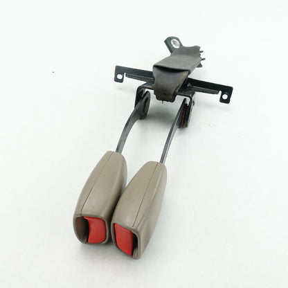 2003 2004 2005 2006 Yukon Suburban 2nd Row Center Left Seat Belt Buckle