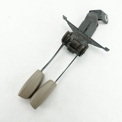 2003 2004 2005 2006 Yukon Suburban 2nd Row Center Left Seat Belt Buckle