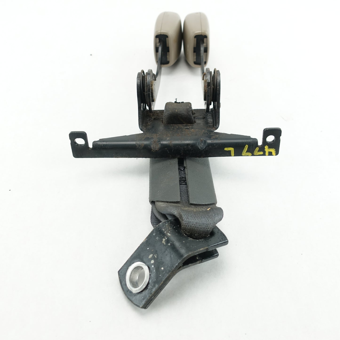 2003 2004 2005 2006 Yukon Suburban 2nd Row Center Left Seat Belt Buckle