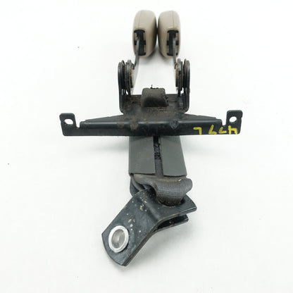 2003 2004 2005 2006 Yukon Suburban 2nd Row Center Left Seat Belt Buckle