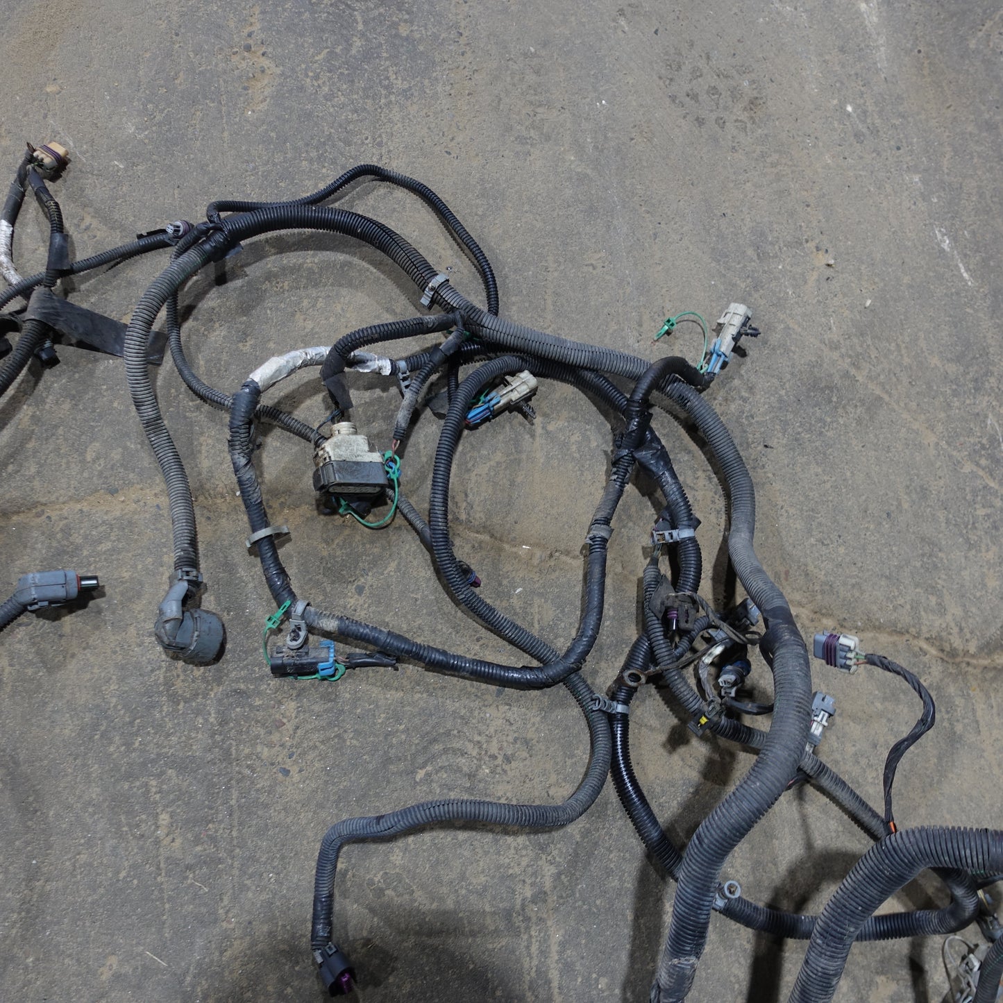 2005 Yukon XL 1500 6.0L Engine Wire Harness Loom