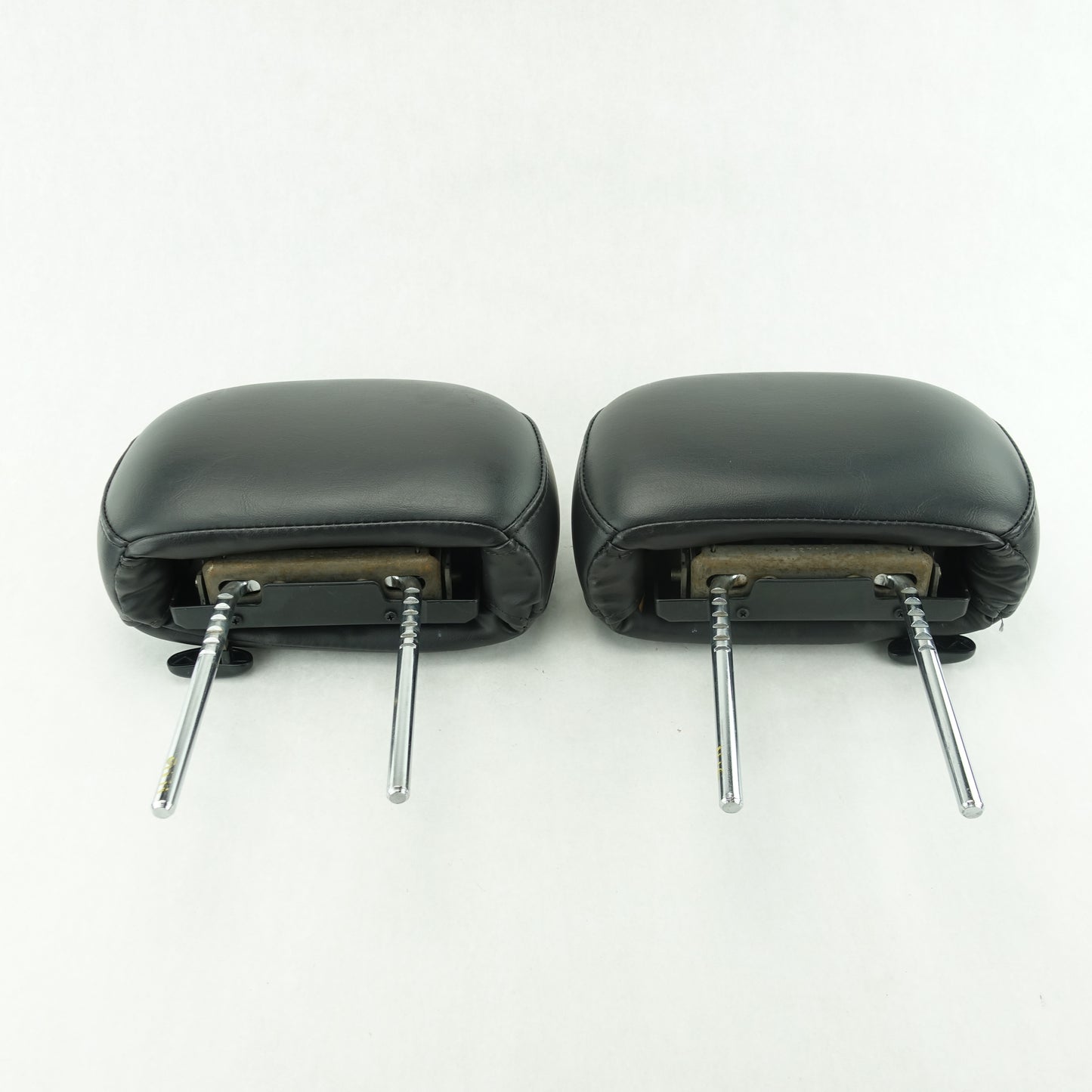 2000 2001 2002 Jeep Grand Cherokee Rear 2nd Row Headrest Head Rest Black Leather