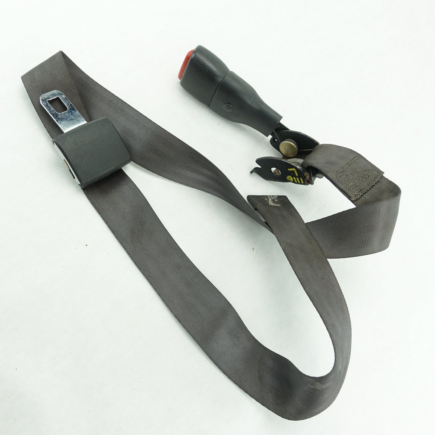 1999 2000 2001 2002 2003 2004 Jeep Grand Cherokee Left Rear Seat Belt Buckle