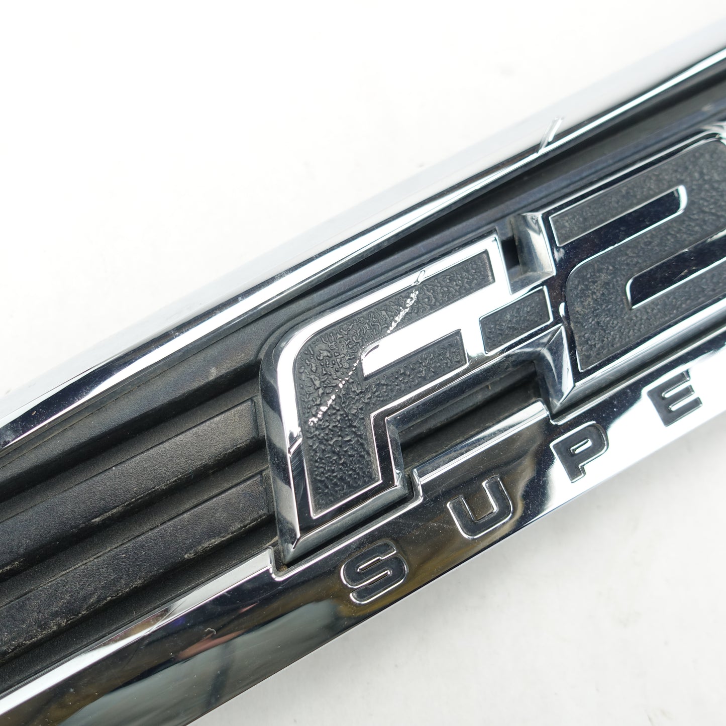 Damage 2011 2012 2013 2014 15 Ford F250 XLT Driver Left Fender Vent Emblem Logo