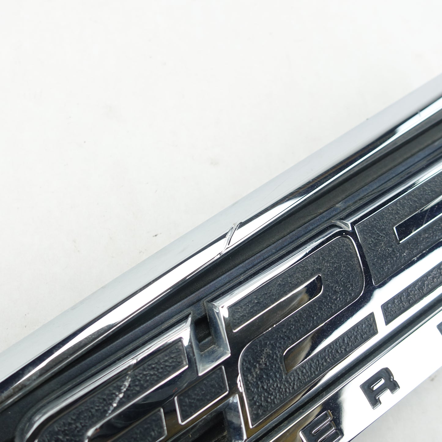 Damage 2011 2012 2013 2014 15 Ford F250 XLT Driver Left Fender Vent Emblem Logo