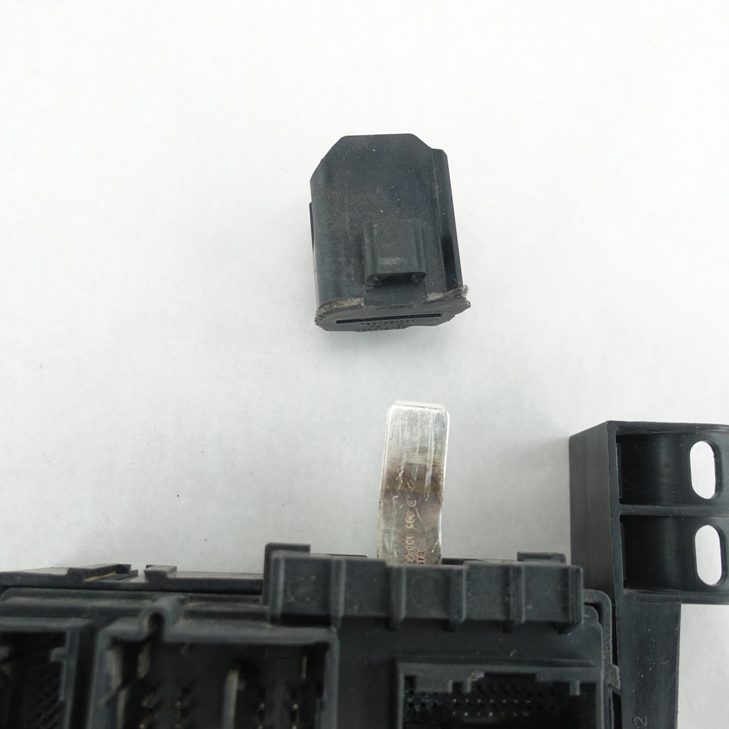 Damage 2008 2009 2010 Ford F250 F350 Fuse Junction Box BCM Control Module Computer