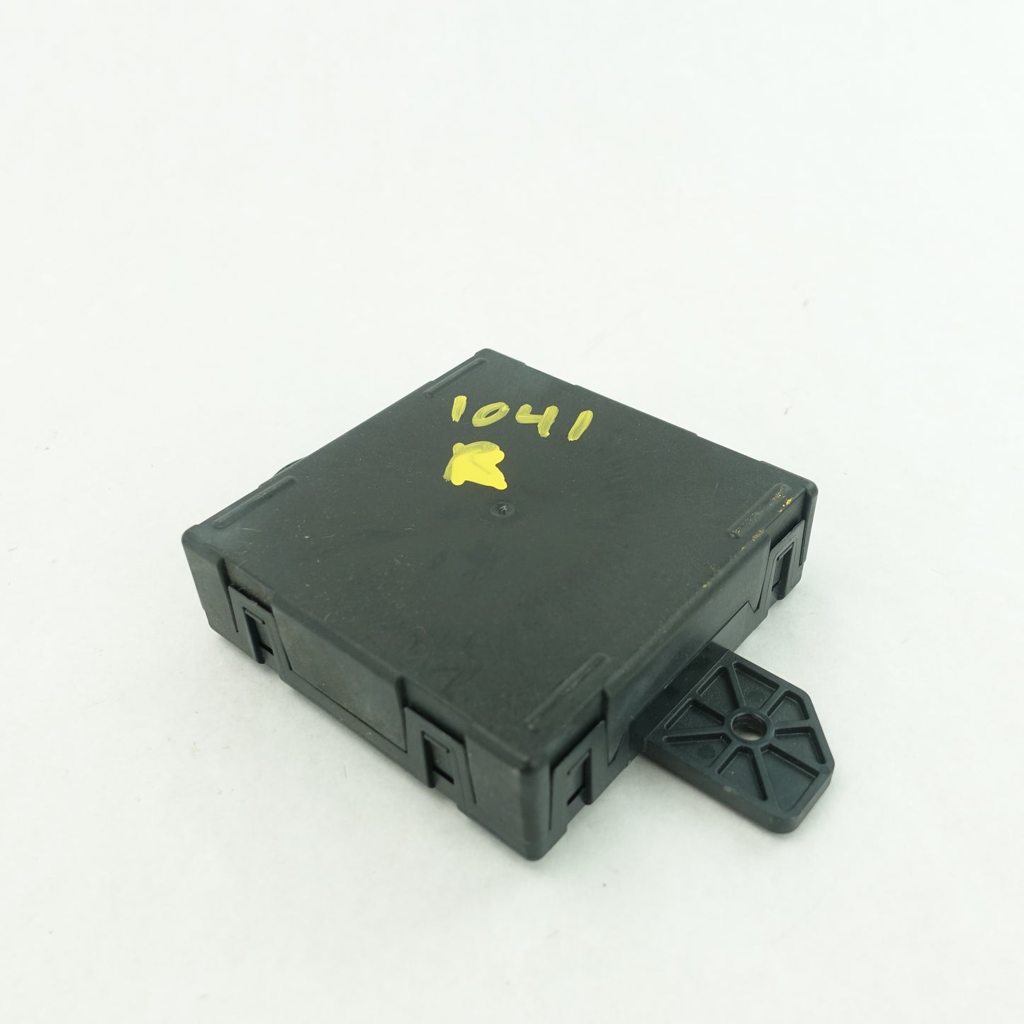 2011 2012 2013 2014 Town & Country Passenger Right Front Door Hub Module Control