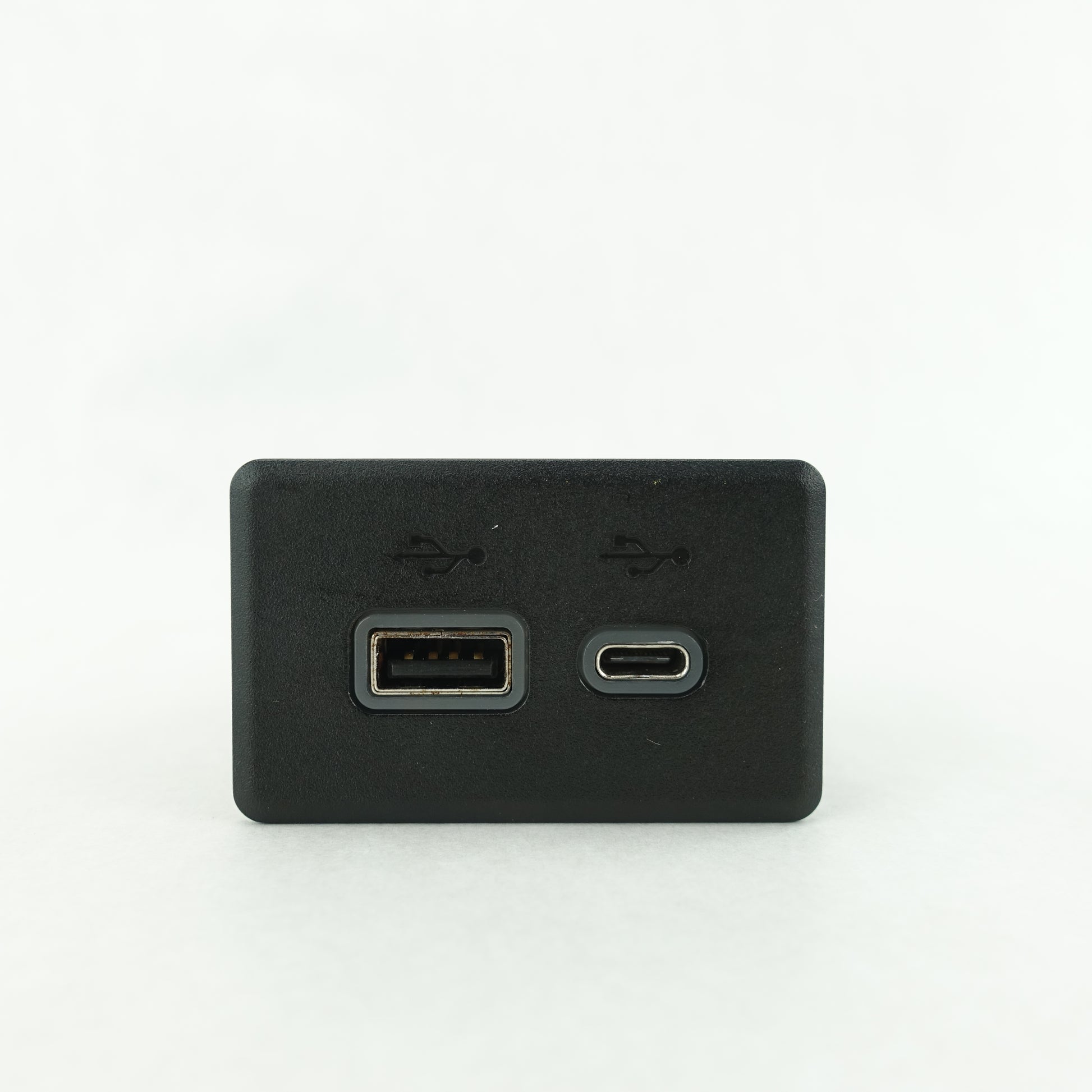 2019 2020 2021 2022 2023 2024 Silverado Sierra Center Dash USB A C Port