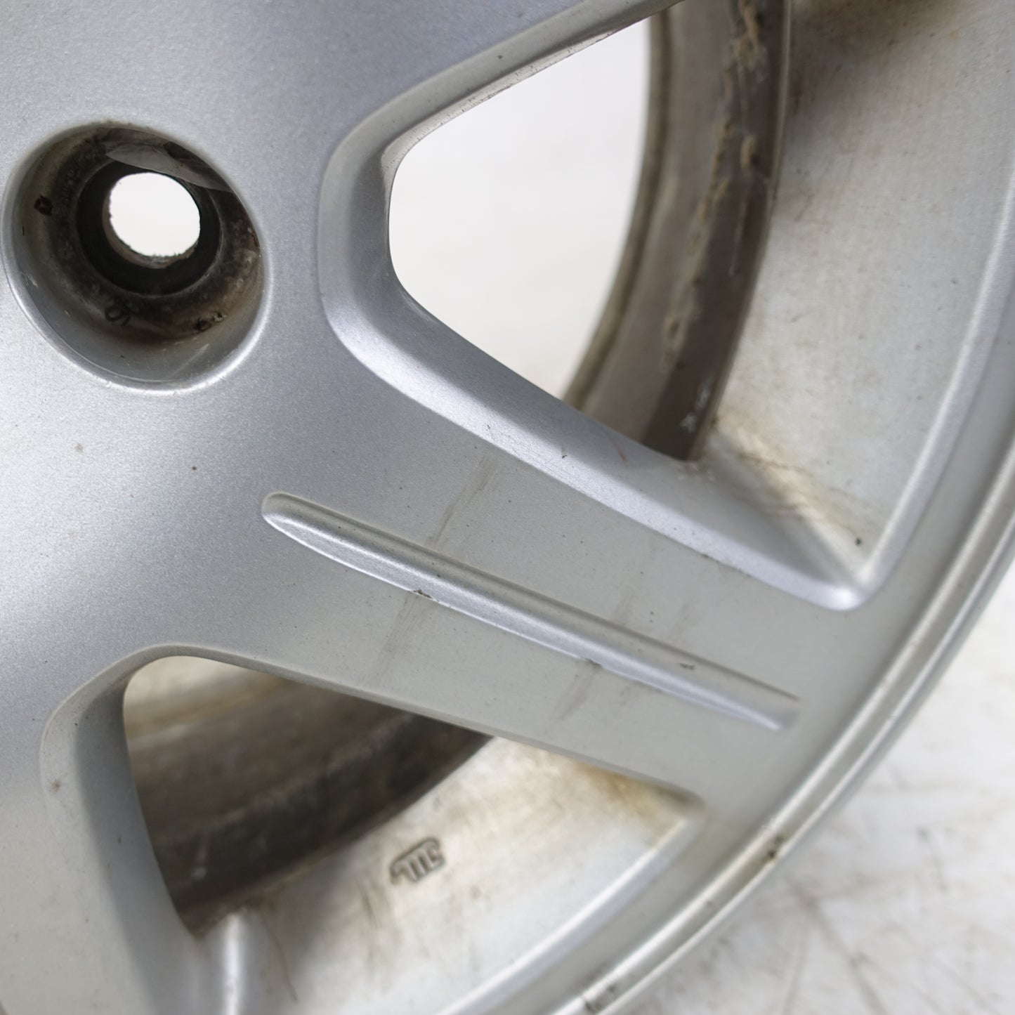 2011 2012 Chrysler Town & Country 16 Inch Aluminum Alloy Wheel Rim Ring