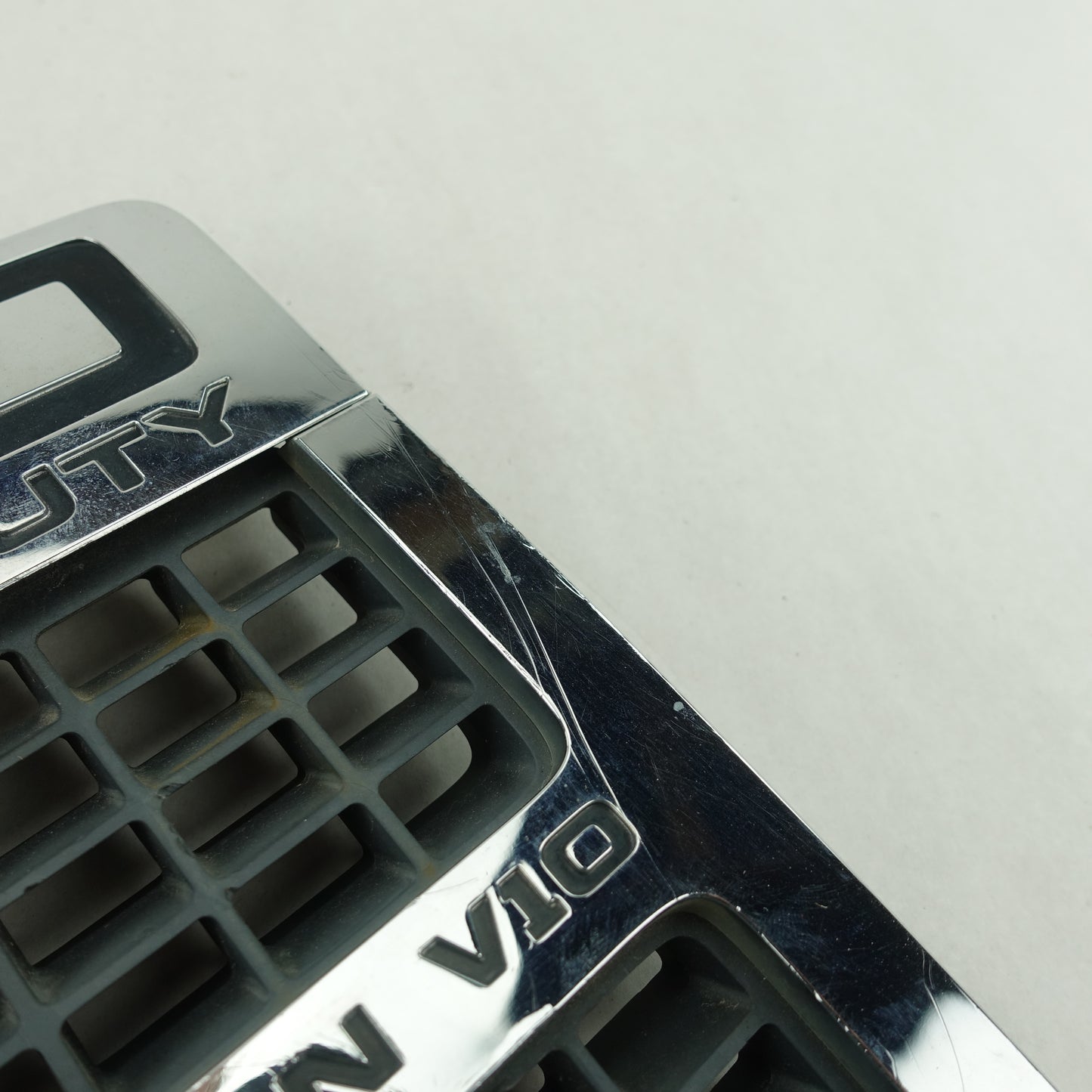 2008 2009 2010 Ford F550 XLT 6.8L Driver Left Fender Vent Emblem Logo