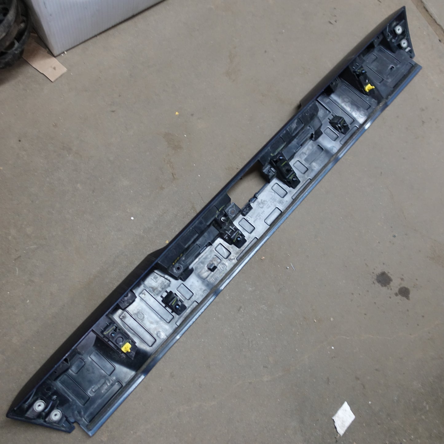 2019 2020 2021 2022 Silverado Sierra 3rd Third Brake Light Lamp Housing Molding