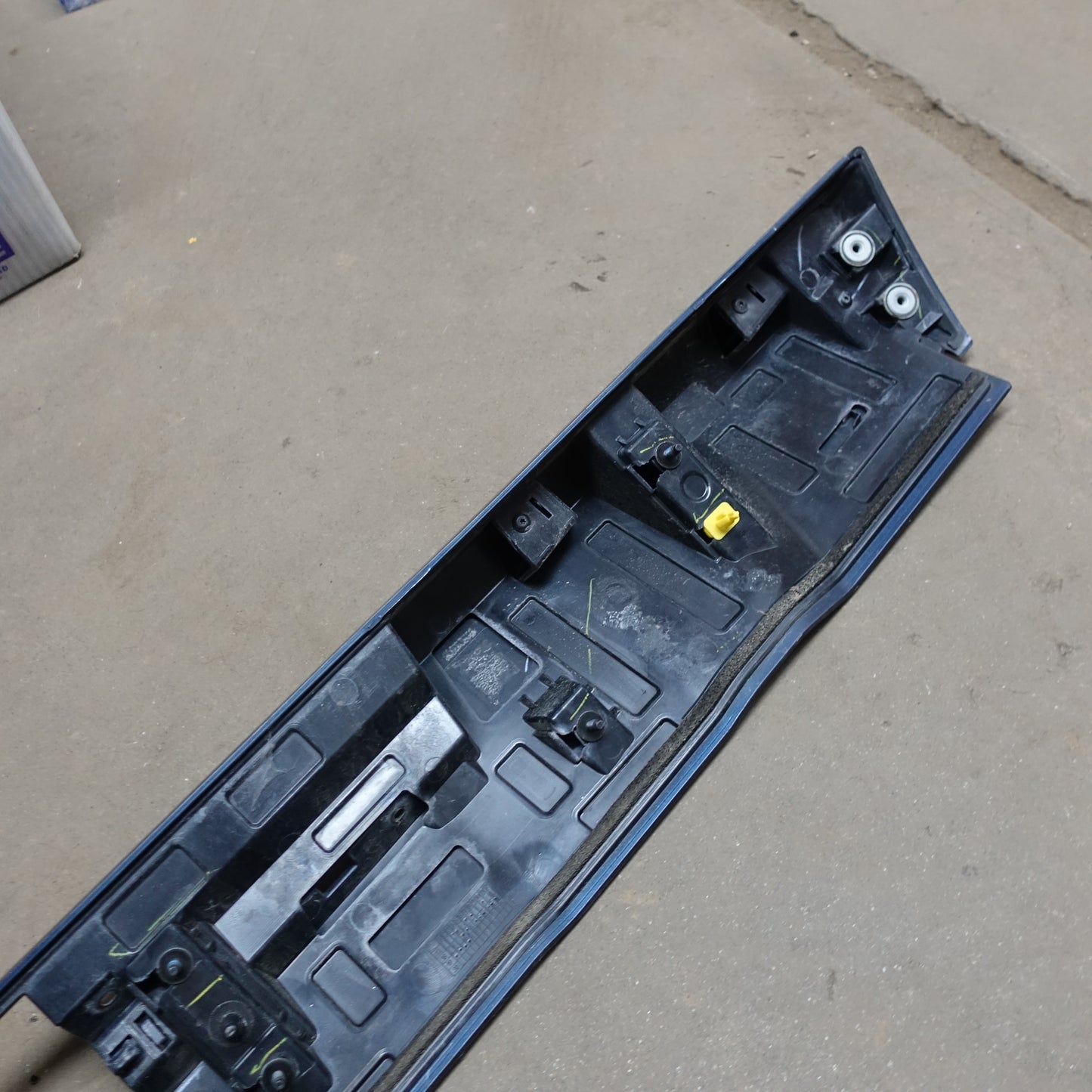 2019 2020 2021 2022 Silverado Sierra 3rd Third Brake Light Lamp Housing Molding
