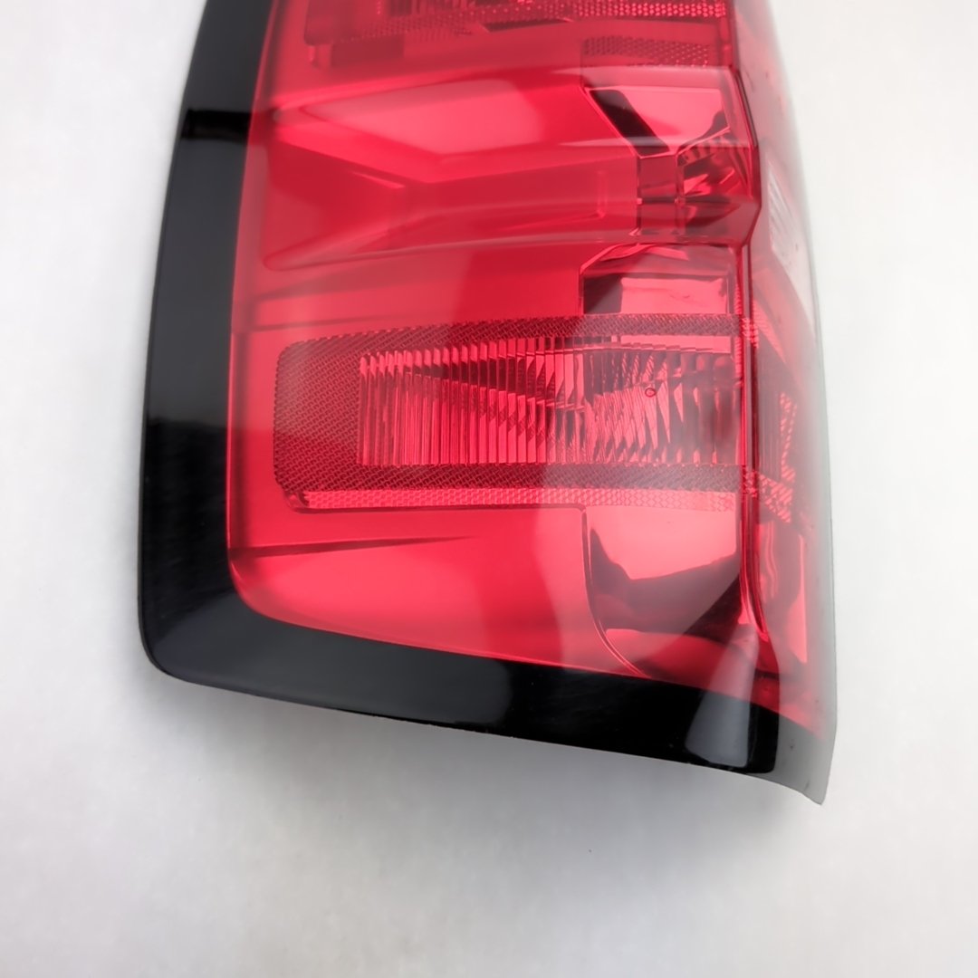 Damage 2014 2015 Chevrolet Silverado 1500 Left Driver Side Taillight Tail Lamp