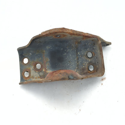 1999 2000 Ford F450 Driver Left Side Leaf Spring Mounting Bracket