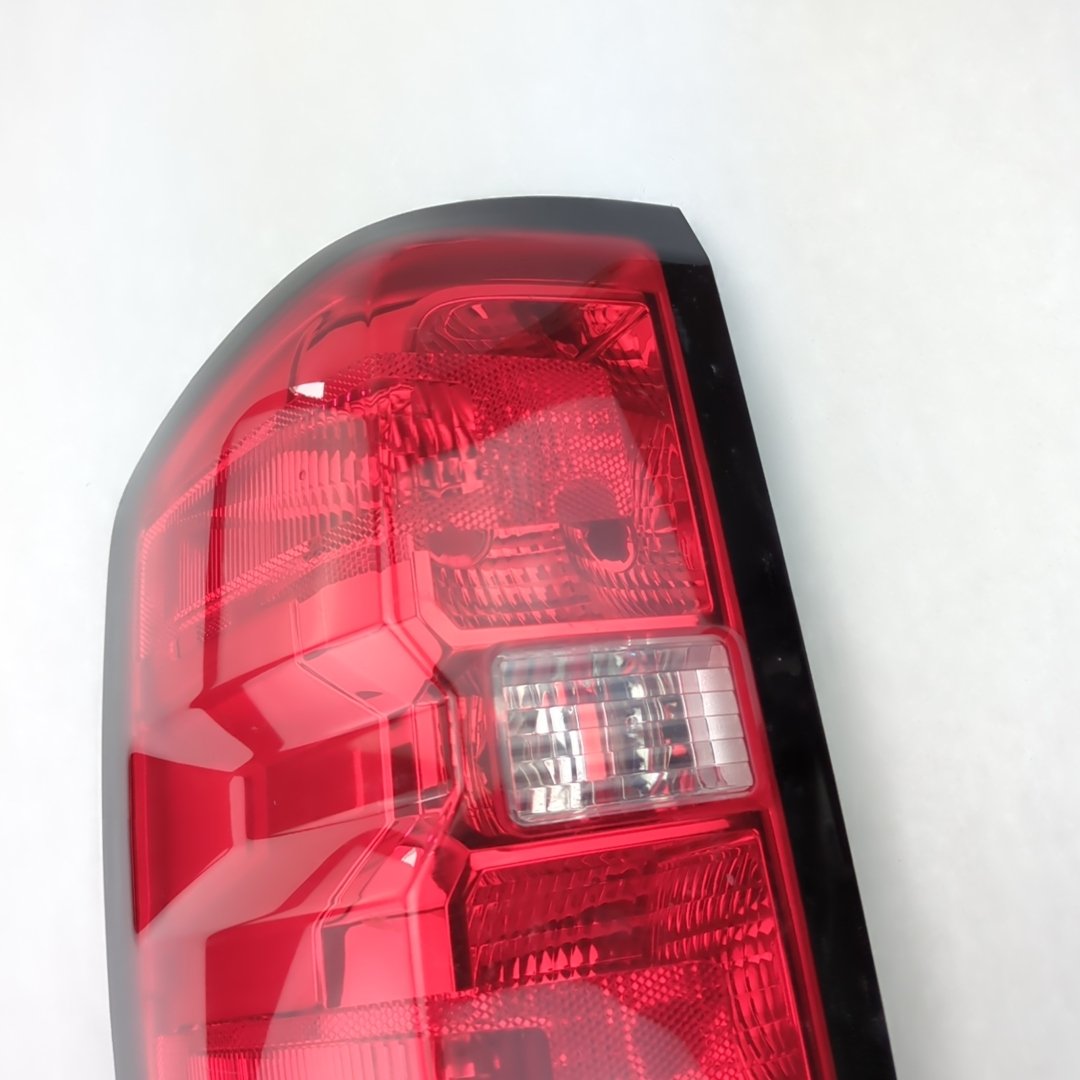 Damage 2014 2015 Chevrolet Silverado 1500 Left Driver Side Taillight Tail Lamp