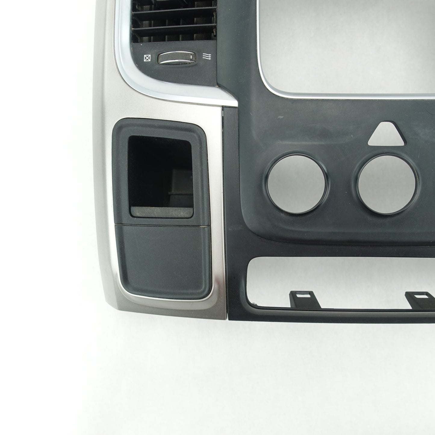 2013 2014 2015 2016 Ram 1500 2500 3500 Radio Center Dash Trim Bezel Air Vent