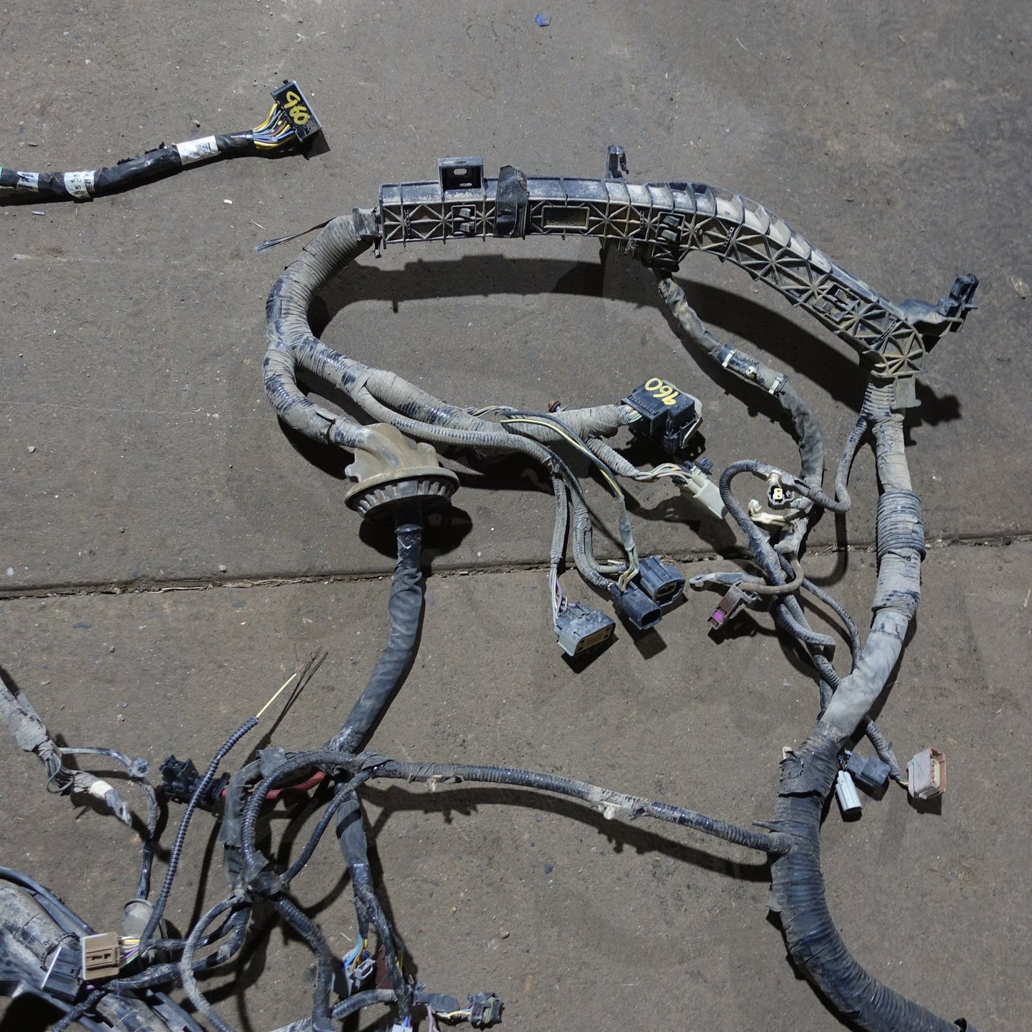 Damage 2015 2016 Ford F250 F350 6.7L Engine Fuse Box Bay Wire Harness Loom