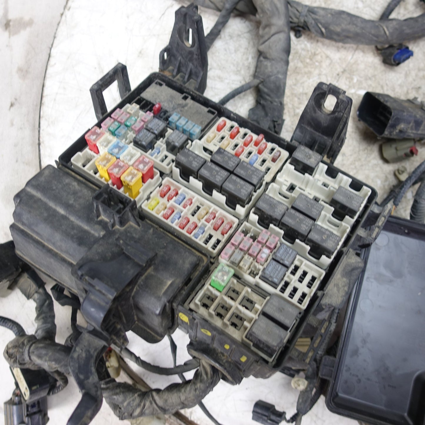 Damage 2015 2016 Ford F150 3.5L Engine Fuse Box Bay Wire Harness Loom