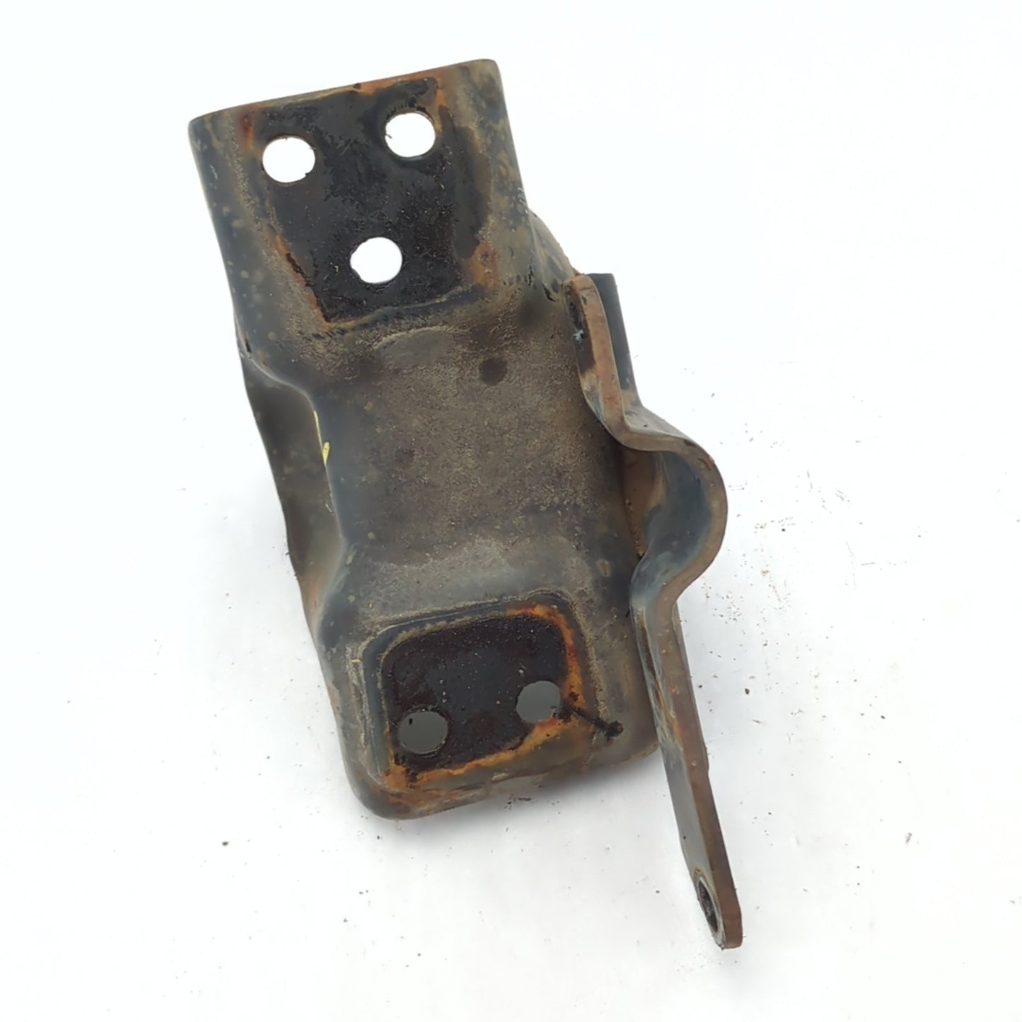 1999 2000 Ford F450 Right RH Passenger Side Leaf Spring Mounting Bracket