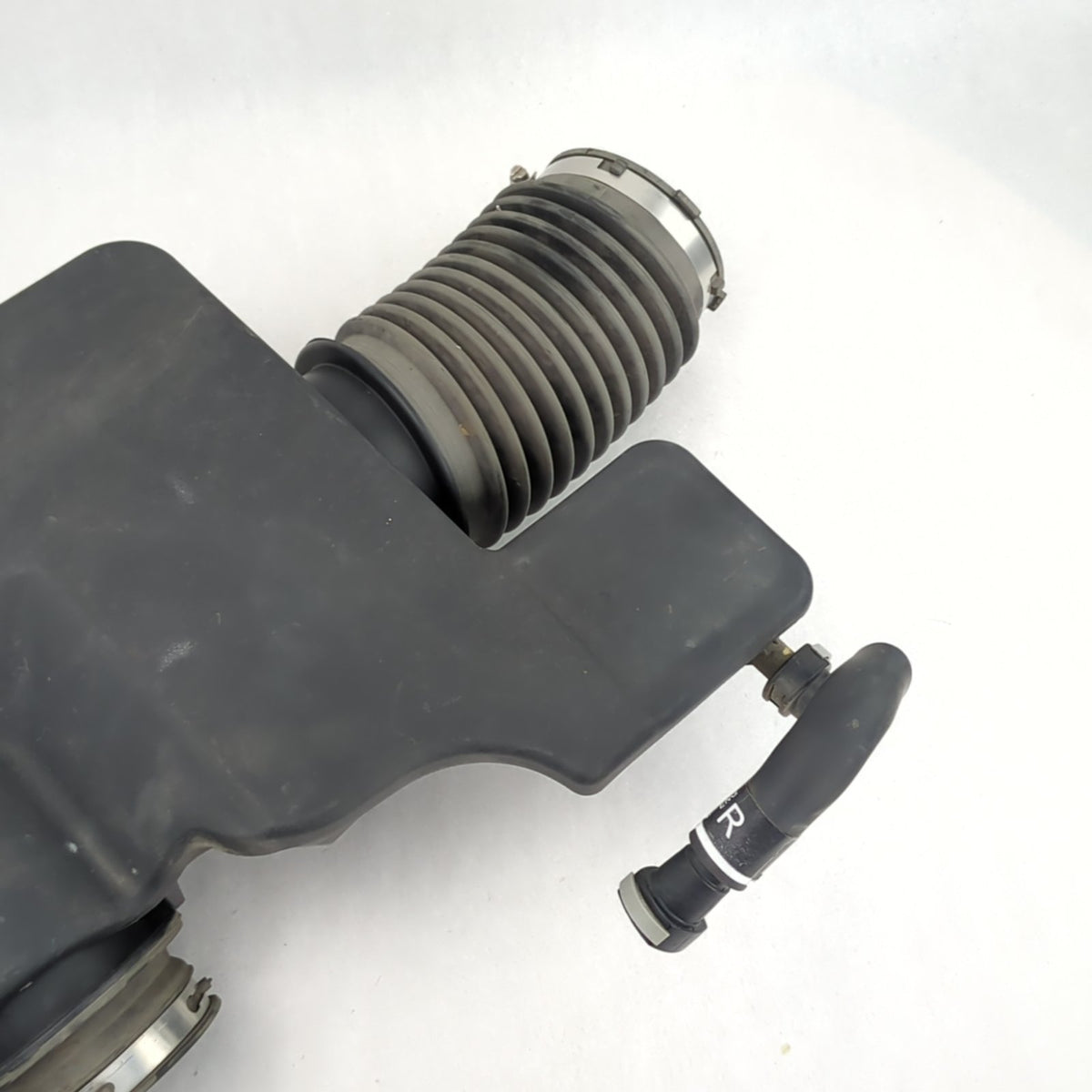 2015 2017 2018 2019 2020 Chevy Silverado Sierra Air Cleaner Box Intake Hose