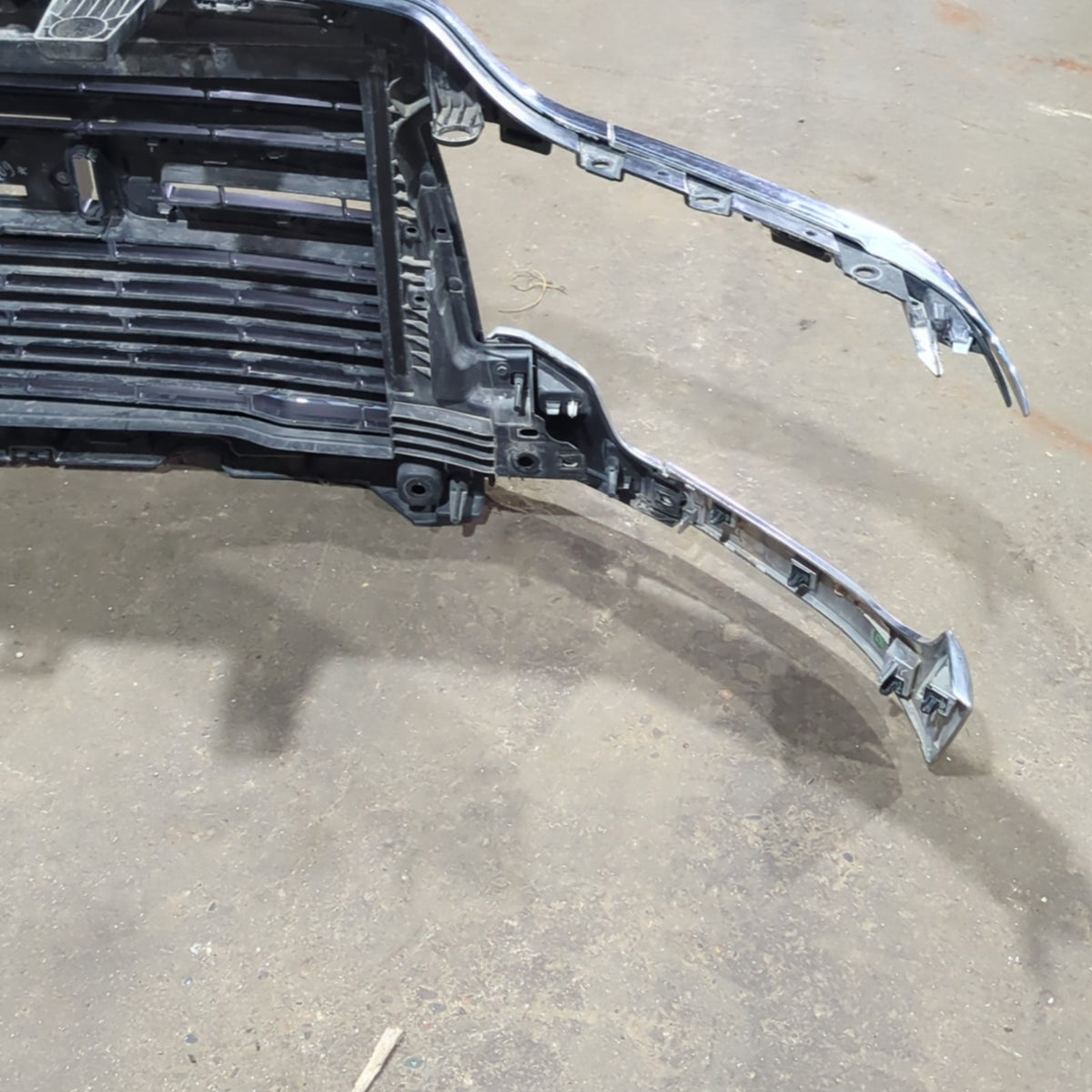 2019 2020 2021 2022 2023 2024 Ram 2500 3500 Front Upper Grille Chrome OEM