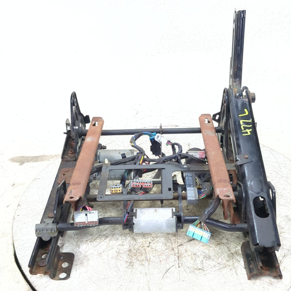 2003 2004 2005 06 GMC Yukon Front Driver Left Electric Power Seat Track Base