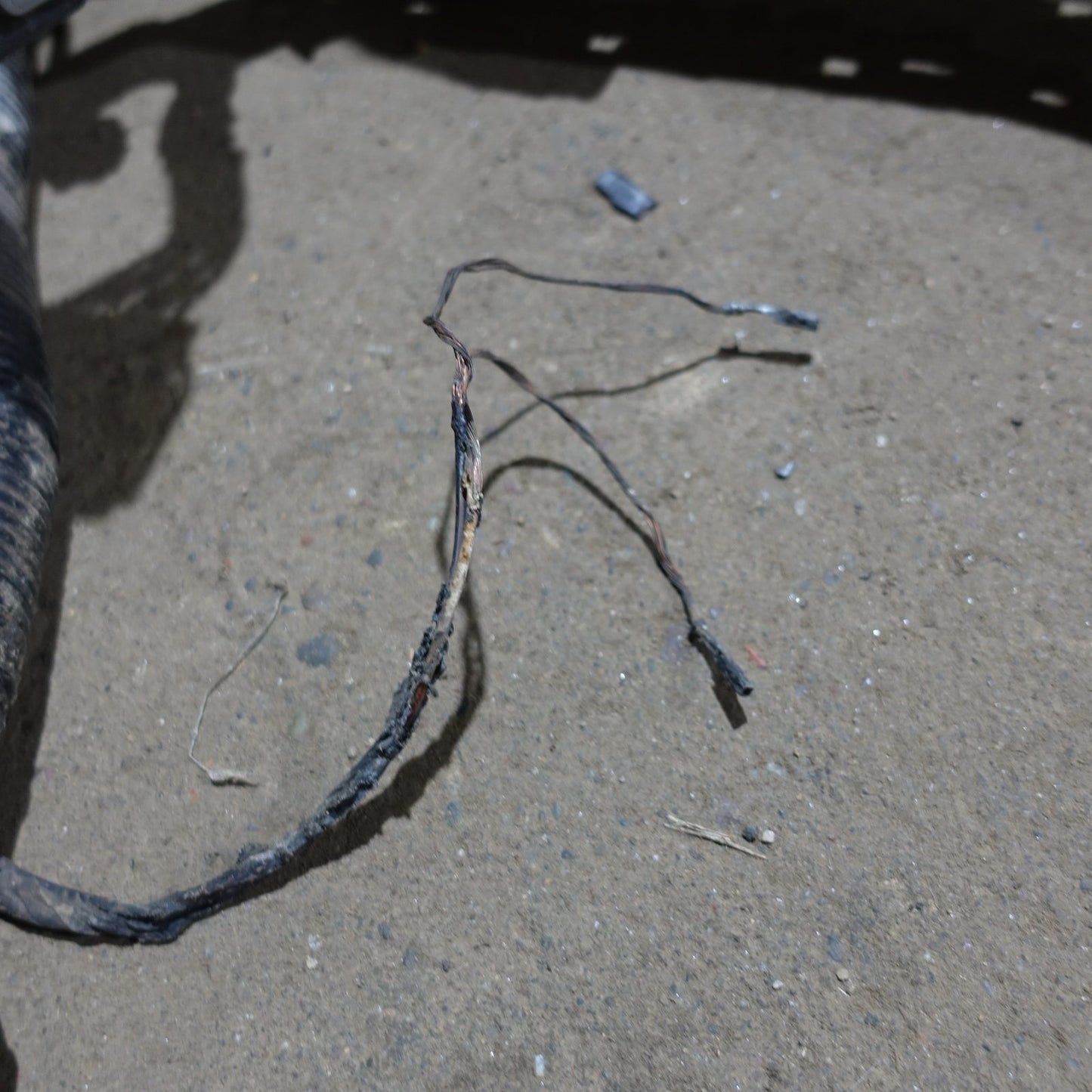 Damage 2013 2014 Ford F250 F350 6.7L Engine Fuse Box Bay Wire Harness Loom