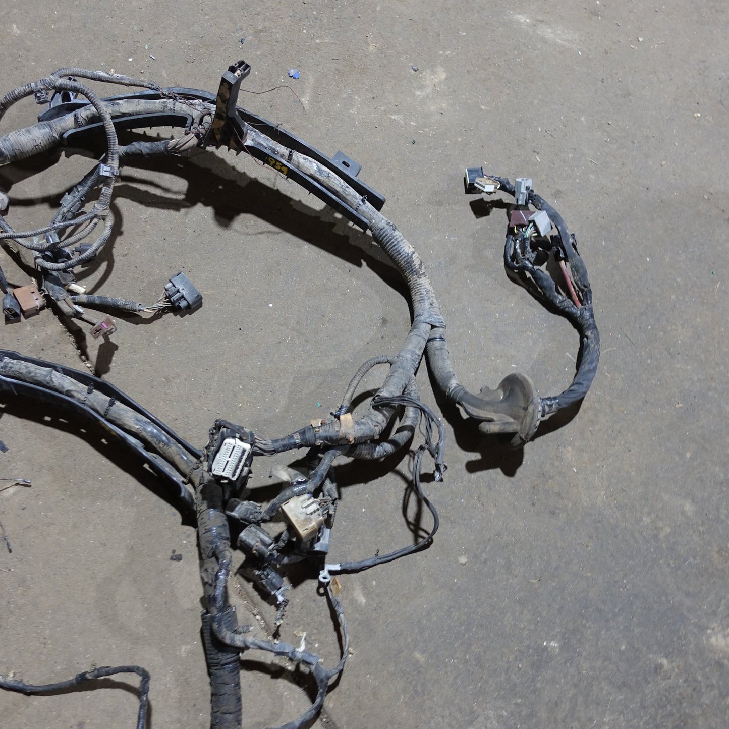 Damage 2013 2014 Ford F250 F350 6.7L Engine Fuse Box Bay Wire Harness Loom