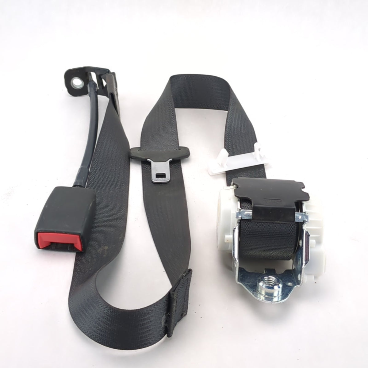 2015 2016 2017 2018 Silverado Sierra Crew Cab Rear Center Seat Belt Retractor