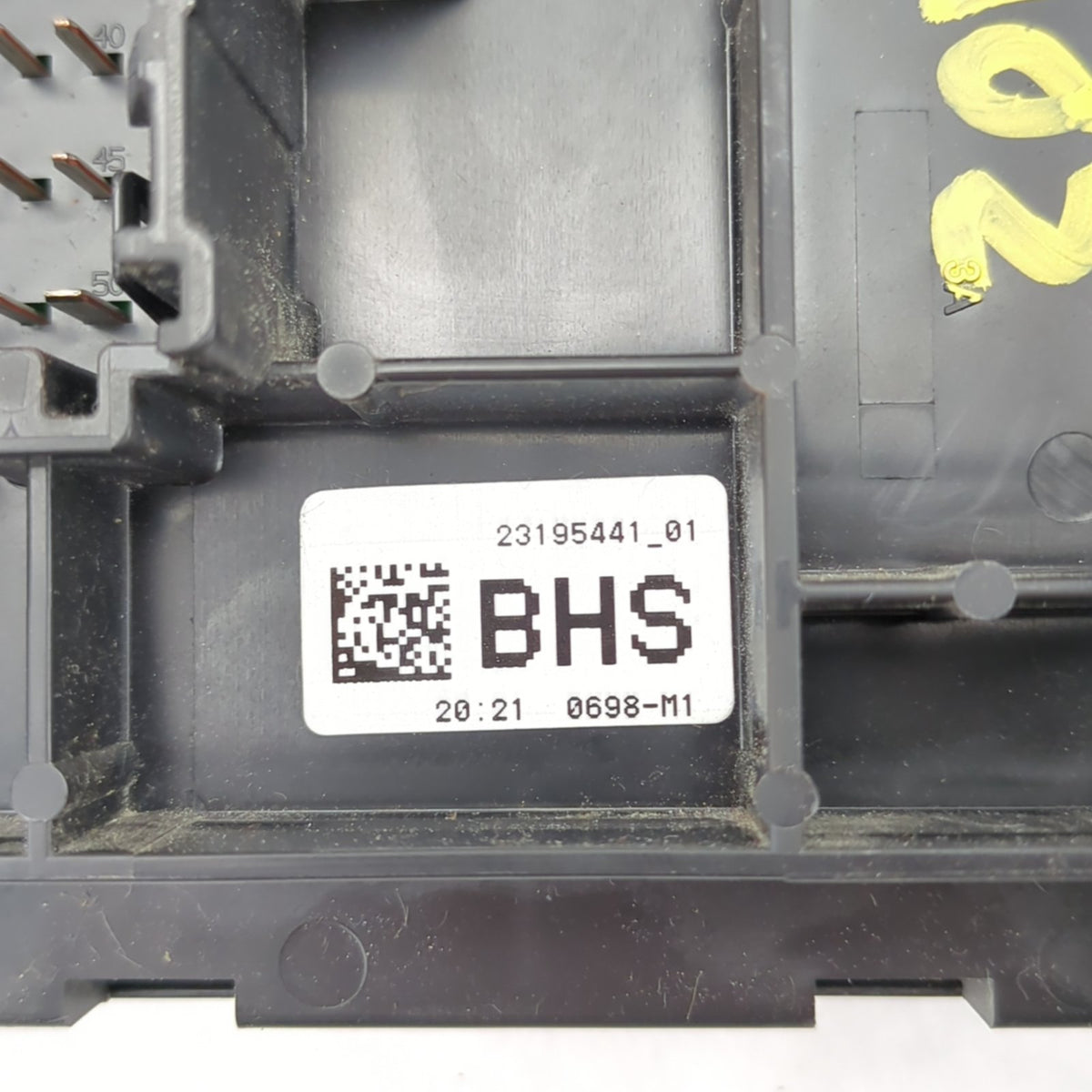 2014 2015 2016 2017 Silverado Sierra Lower Dash Firewall Junction Block Fuse Box