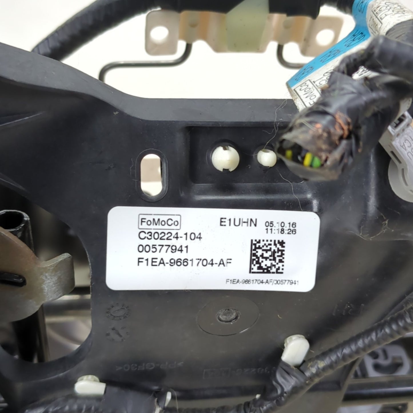 2015 2016 2017 2018 Ford Focus ST Front Right Passenger Seat Base Track Manual