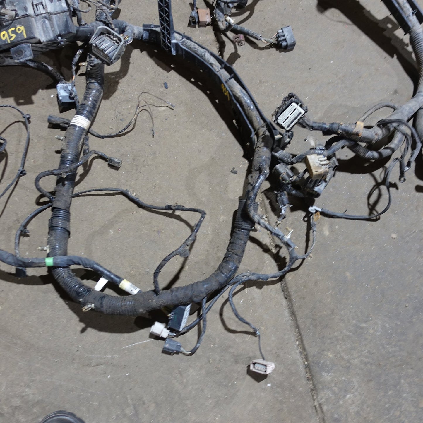 Damage 2013 2014 Ford F250 F350 6.7L Engine Fuse Box Bay Wire Harness Loom