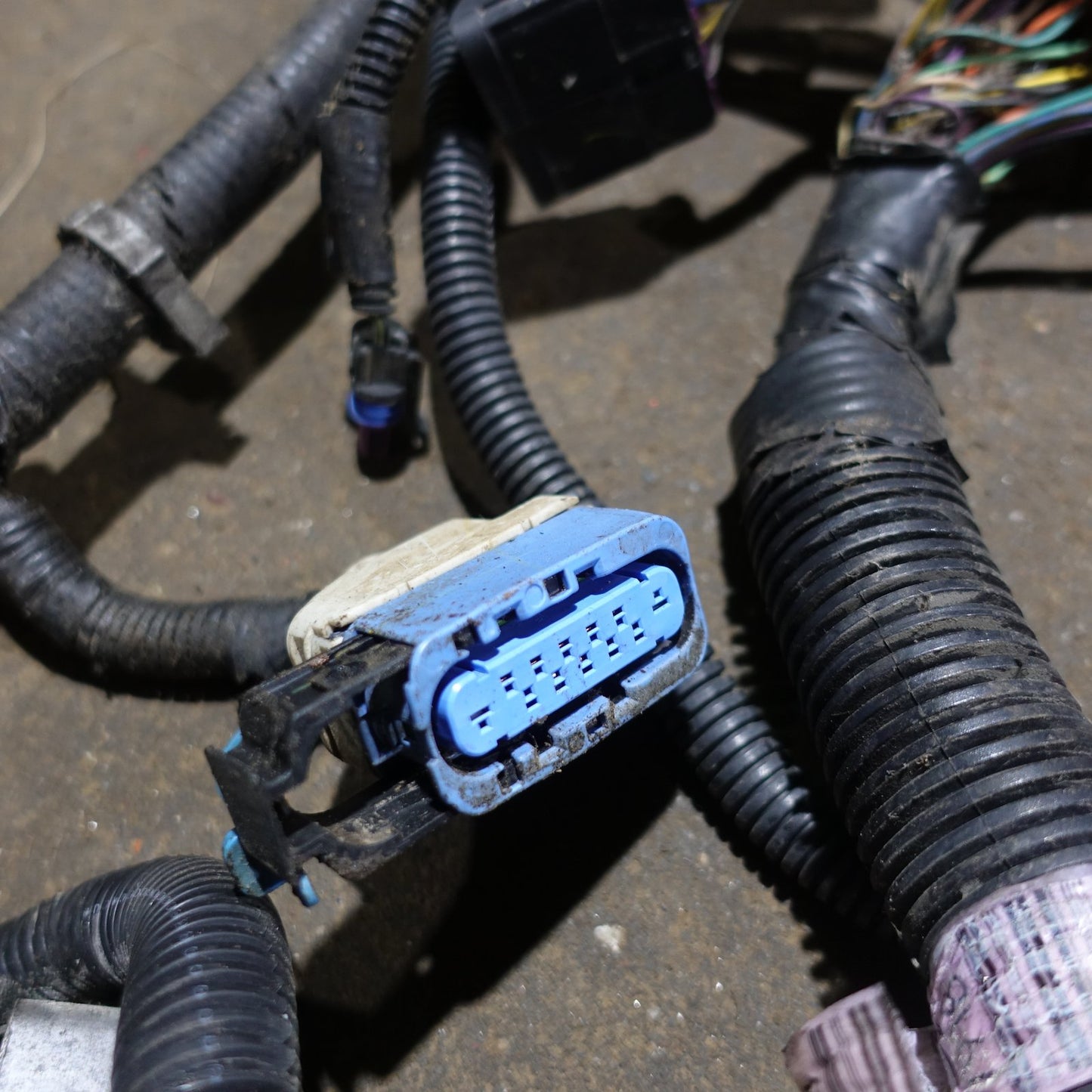 2004 Silverado Sierra 2500 3500 Engine Wiring Harness Main Loom 8.1L